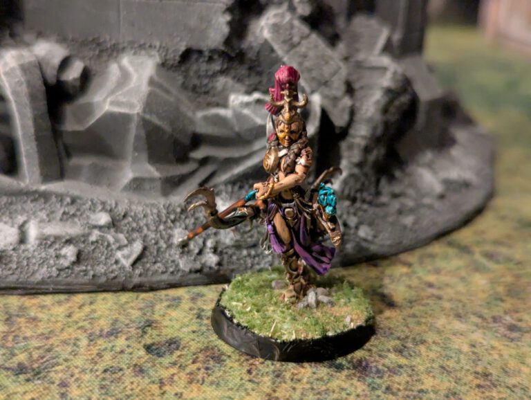 Painted Blissbarb Archer pulling an arrow on the bow, front angle