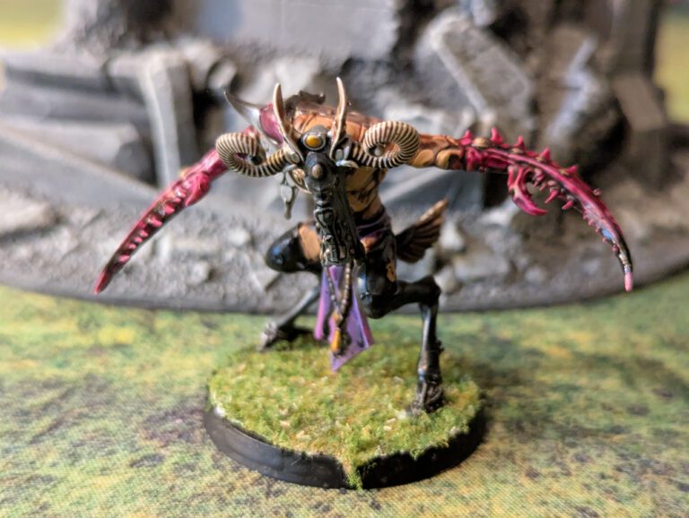 Painted Slaangor mid-stride with twin claws, viewed from front angle.