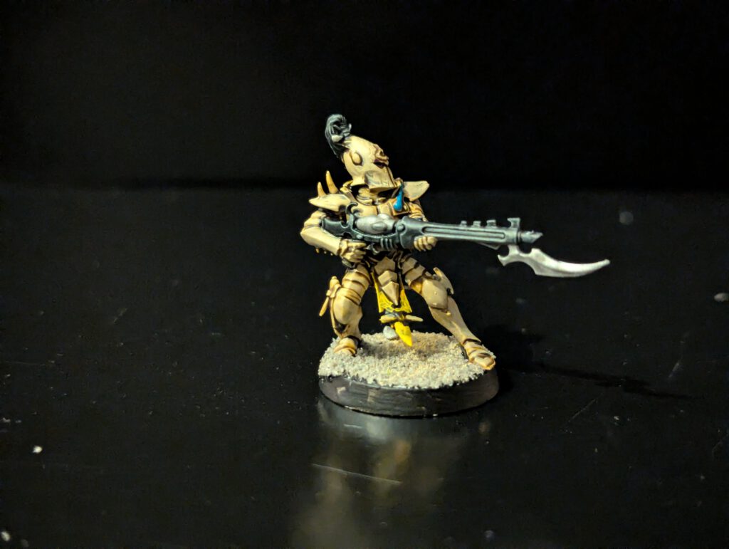 Painted Kabalite Warrior advancing with splinter rifle, viewed from a front angle.