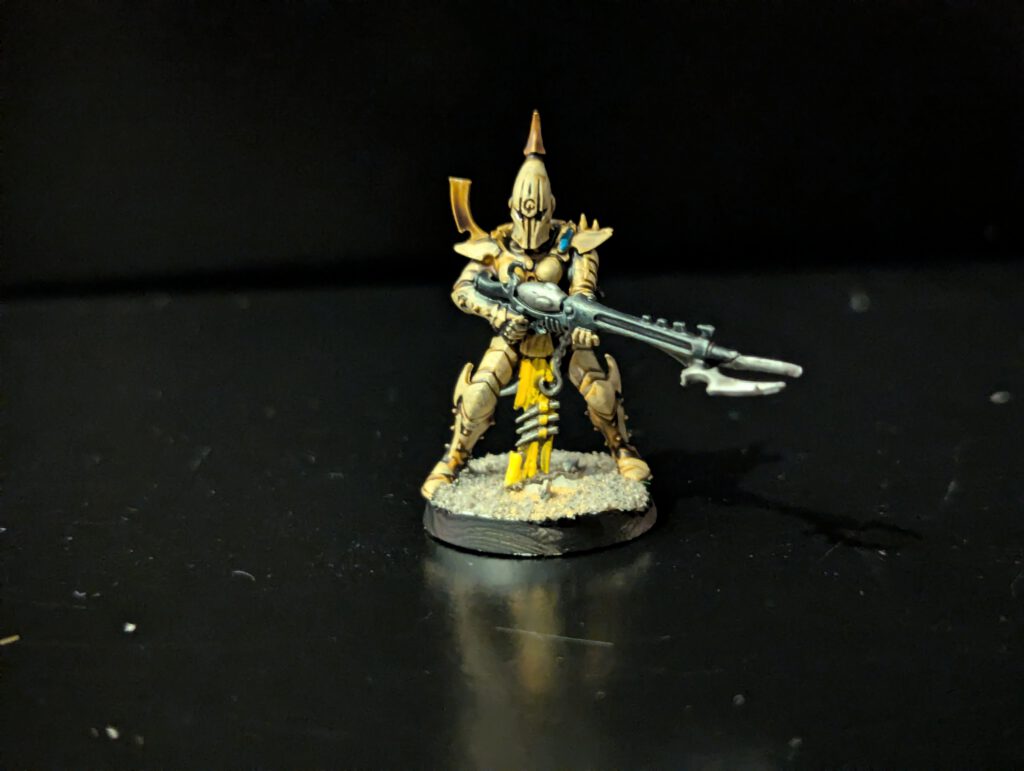 Painted Kabalite Warrior with raised splinter rifle, viewed from a slightly elevated front angle.