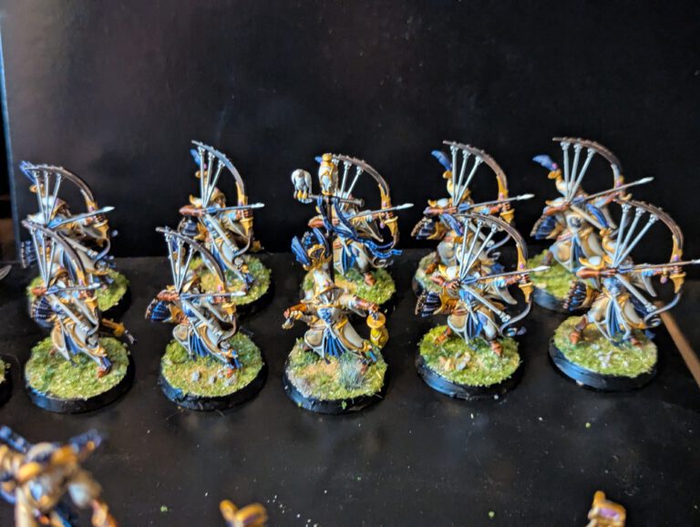 Close-up focus on Auralian Sentinels highlighting the contrast paints and fine detail work used for the Iliathan color scheme.