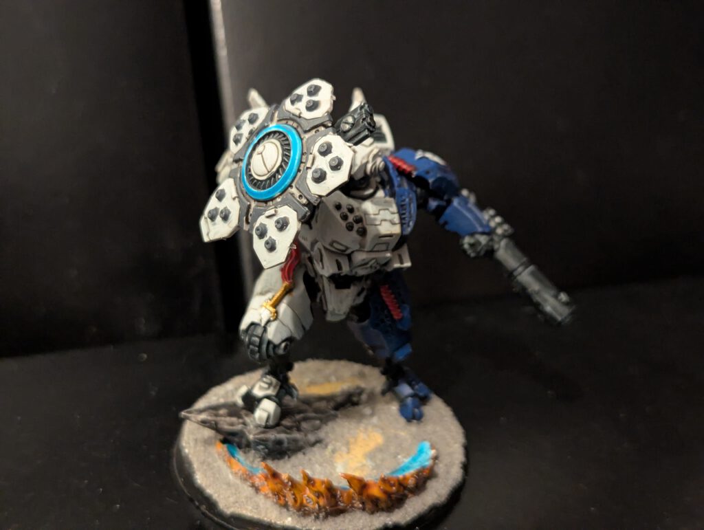 The second XV8 Crisis Battlesuit from the Twin Lance box, fully painted and based.