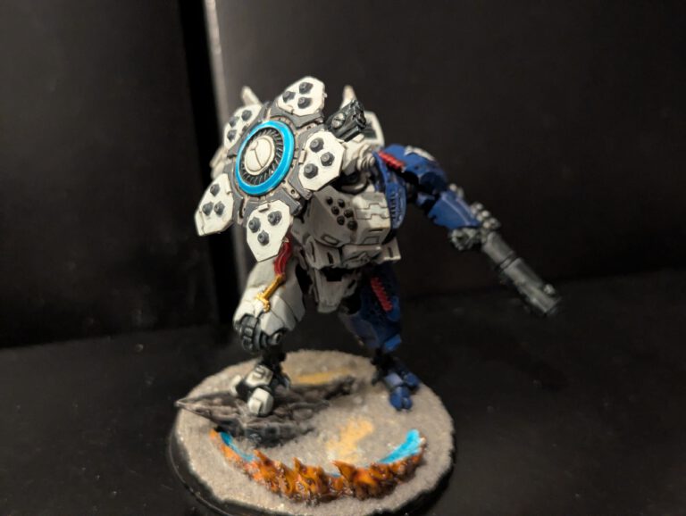 The second XV8 Crisis Battlesuit from the Twin Lance box, fully painted and based.